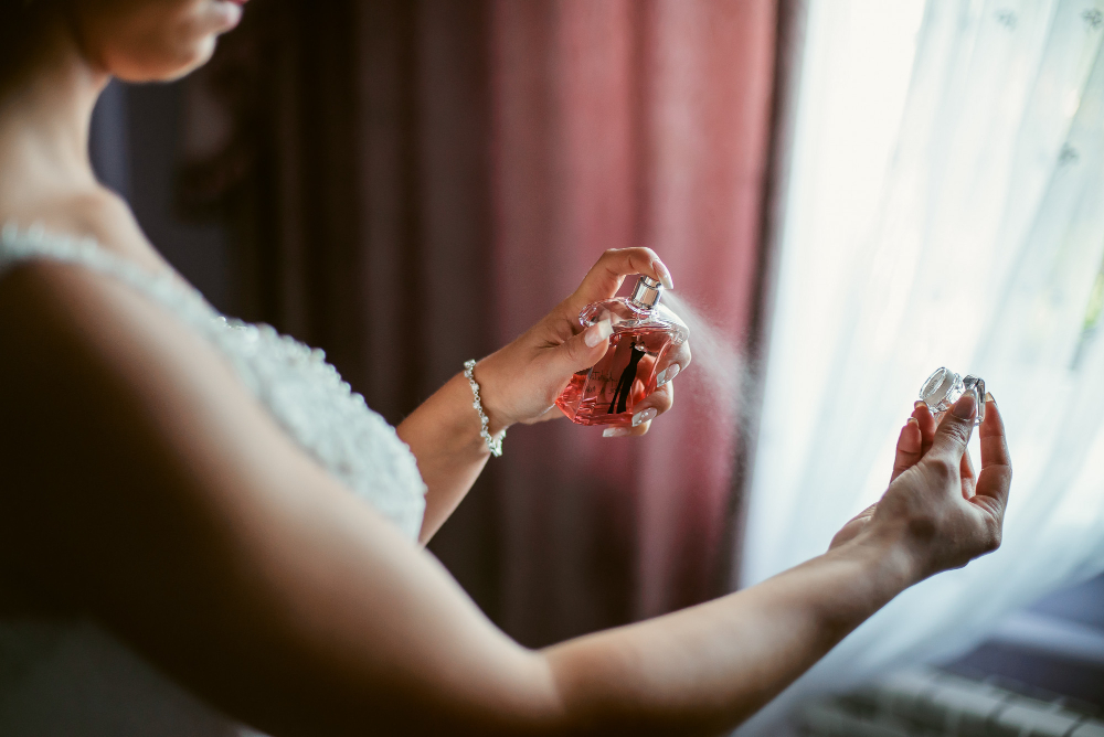 Kako pravilno nanašati parfum na zapestja